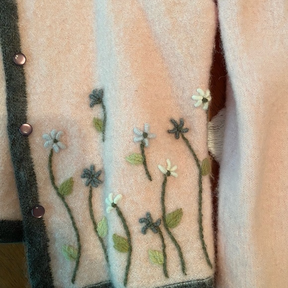PRICE DROP!!! Sag Harbor PXL Wool and Mohair Sweater with embroidered flowers - Picture 2 of 6